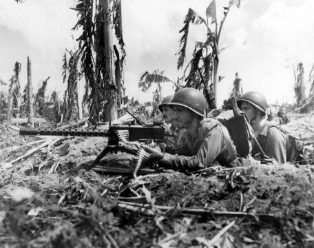 Морские пехотинцы во время битвы за остров, 28 июля 1944 года
