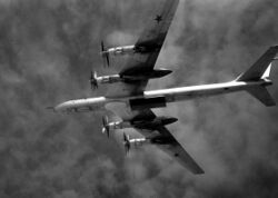 Tu-95 Bear F with open weapons bay 1987.JPEG