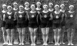 Олимпийская сборная Нидерландов по гимнастике. Анна шестая слева.