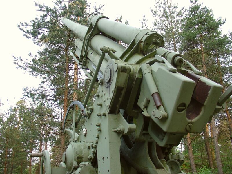 Файл:Tuulimäki anti-aircraft memorial - 76 mm air defense gun M1931.jpg