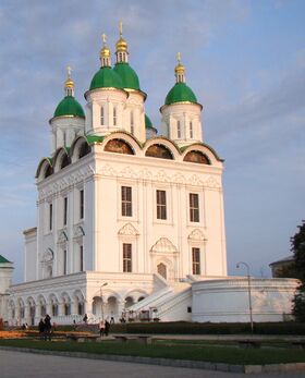 Вид на Успенский собор с территории кремля