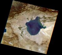 Снимок бассейна Убсу-Нур со спутника LandSat-7 08-08-2002