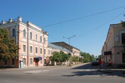 Вид на Ильину улицу от Большой Московской. На заднем плане — церковь Спаса Преображения
