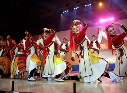 Этнический костюм и танец косовских албанцев.