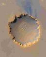 Снимок ударного кратера Виктория диаметром около 800 метров. Сделан камерой HiRISE искусственного спутника Марса Mars Reconnaissance Orbiter 3 октября 2006г.