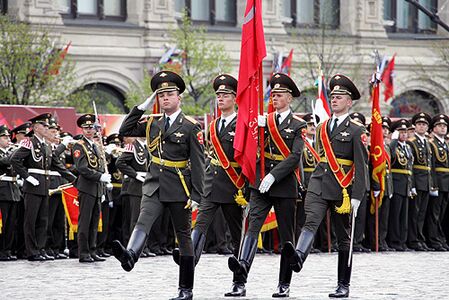 Парад на Красной площади 9 мая 2005 года. Последний вынос Знамени Победы без российского флага