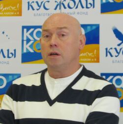 На пресс-конференции в Алма-Ате, 13 октября 2011