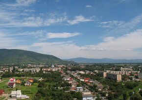 Центр города с видом на Черную Гору