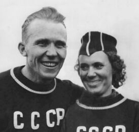 Куц (слева) в 1956 году