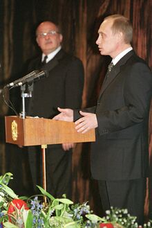 Анатолий Иксанов (слева) и Владимир Путин (2001)