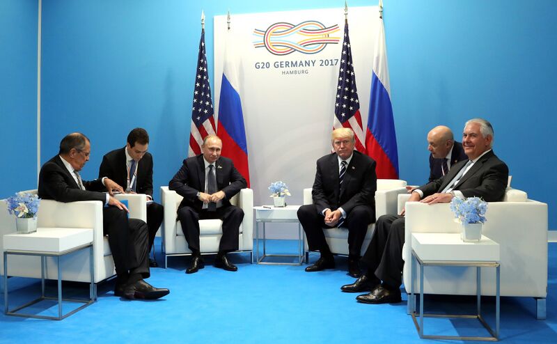 Файл:Vladimir Putin and Donald Trump at the 2017 G-20 Hamburg Summit (5).jpg