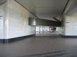 Общий вид центрального зала станции. 26 мая 2007 года
