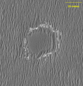 Кратер Восток, снятый с орбиты аппаратом MRO, камерой высокого разрешения HiRISE