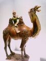 Китайская фарфоровая статуэтка династии Тан согдийского купца, едущего на бактриане