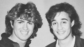 Wham! в 1985: Джордж Майкл (слева) и Эндрю Риджли (справа)