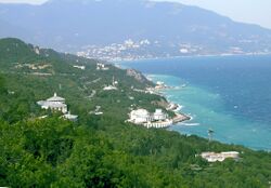 Yalta view from Tsar's Path.jpg