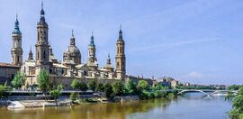 Zaragoza - Basílica del Pilar y río Ebro.jpg