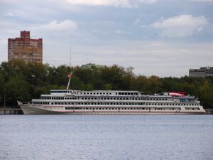 Зосима Шашков у причала Северного речного вокзала.