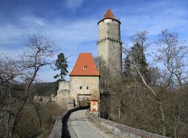 Вид на Писецкие ворота замка и башню Гласка